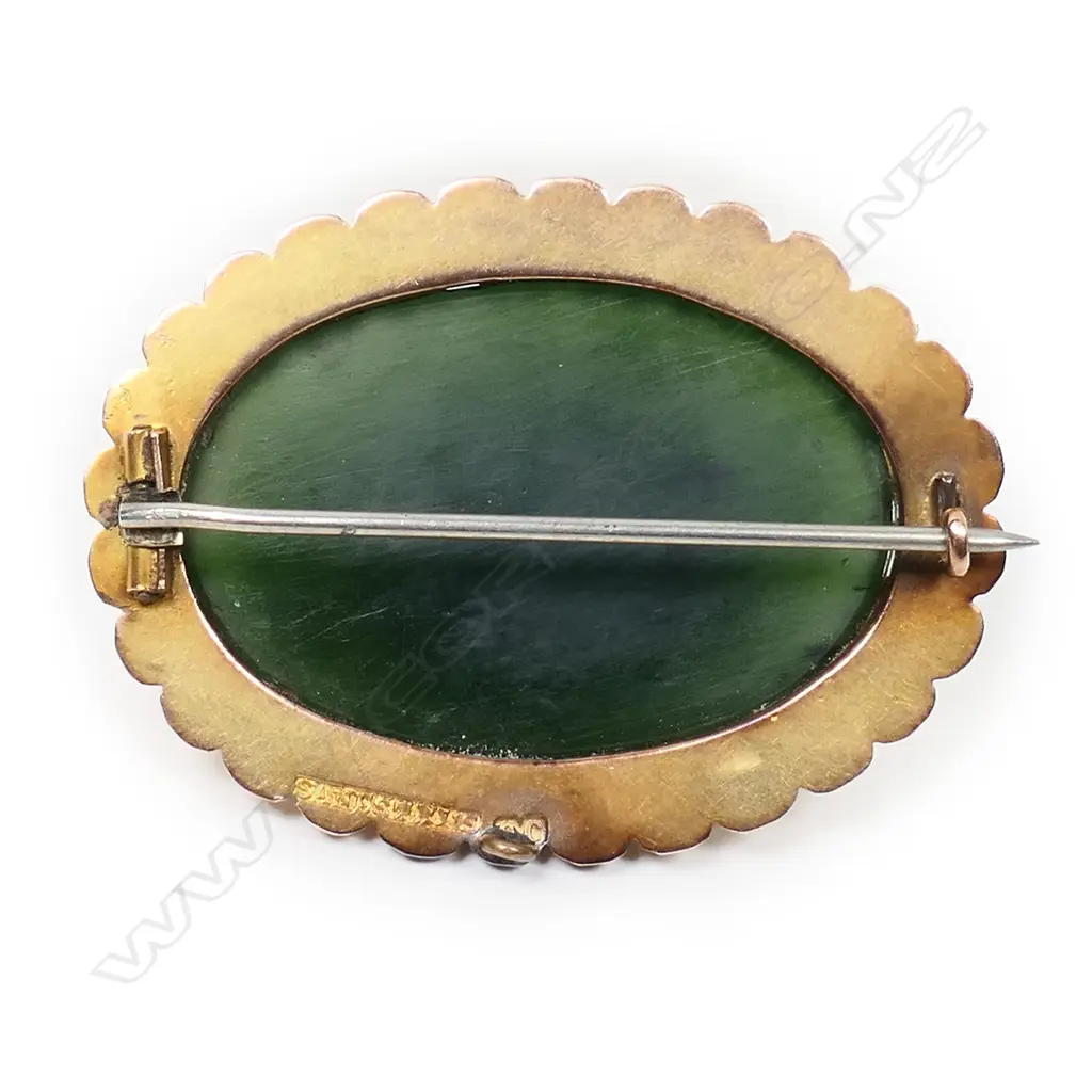 Sandsteins of Christchurch greenstone and 9ct gold brooch, Image 1++